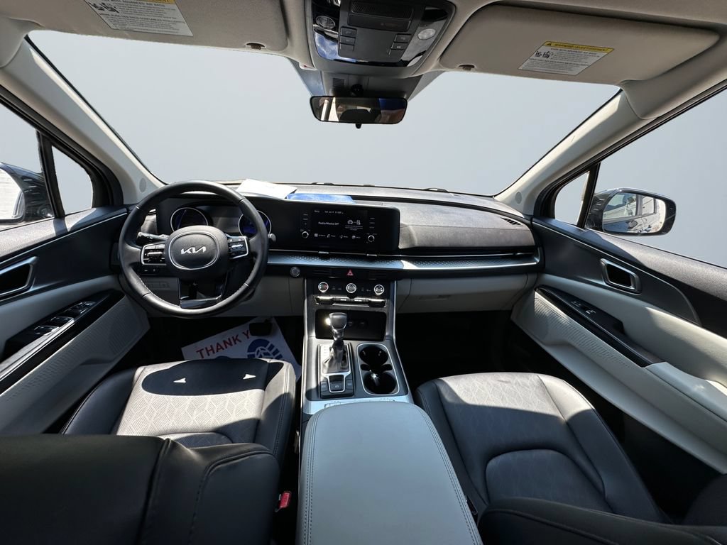 Used 2023 Kia Carnival LX FWD image 10