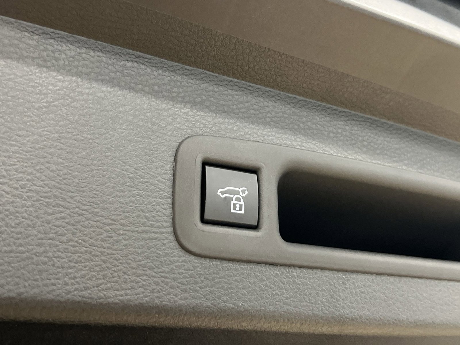 Used 2026 Toyota Sienna XSE image 23