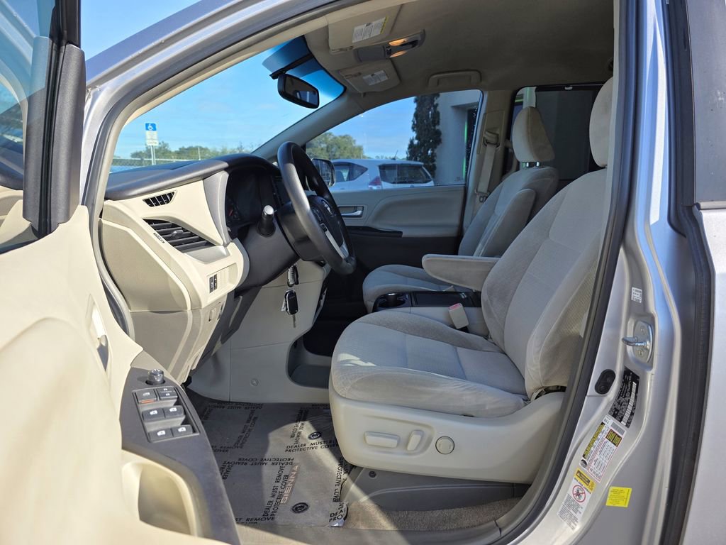 Used 2015 Toyota Sienna LE image 12
