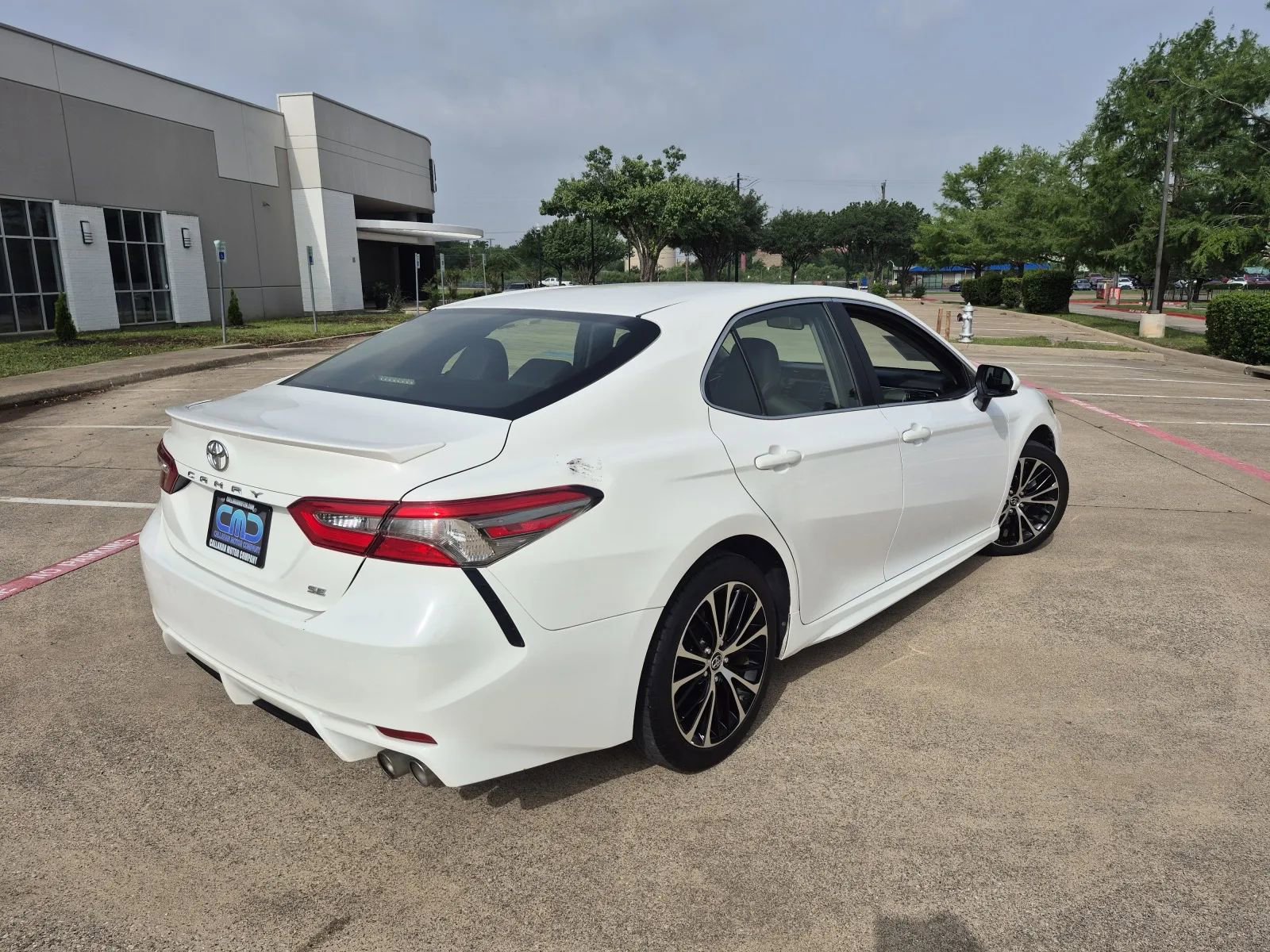 Used 2018 Toyota Camry SE FWD image 6