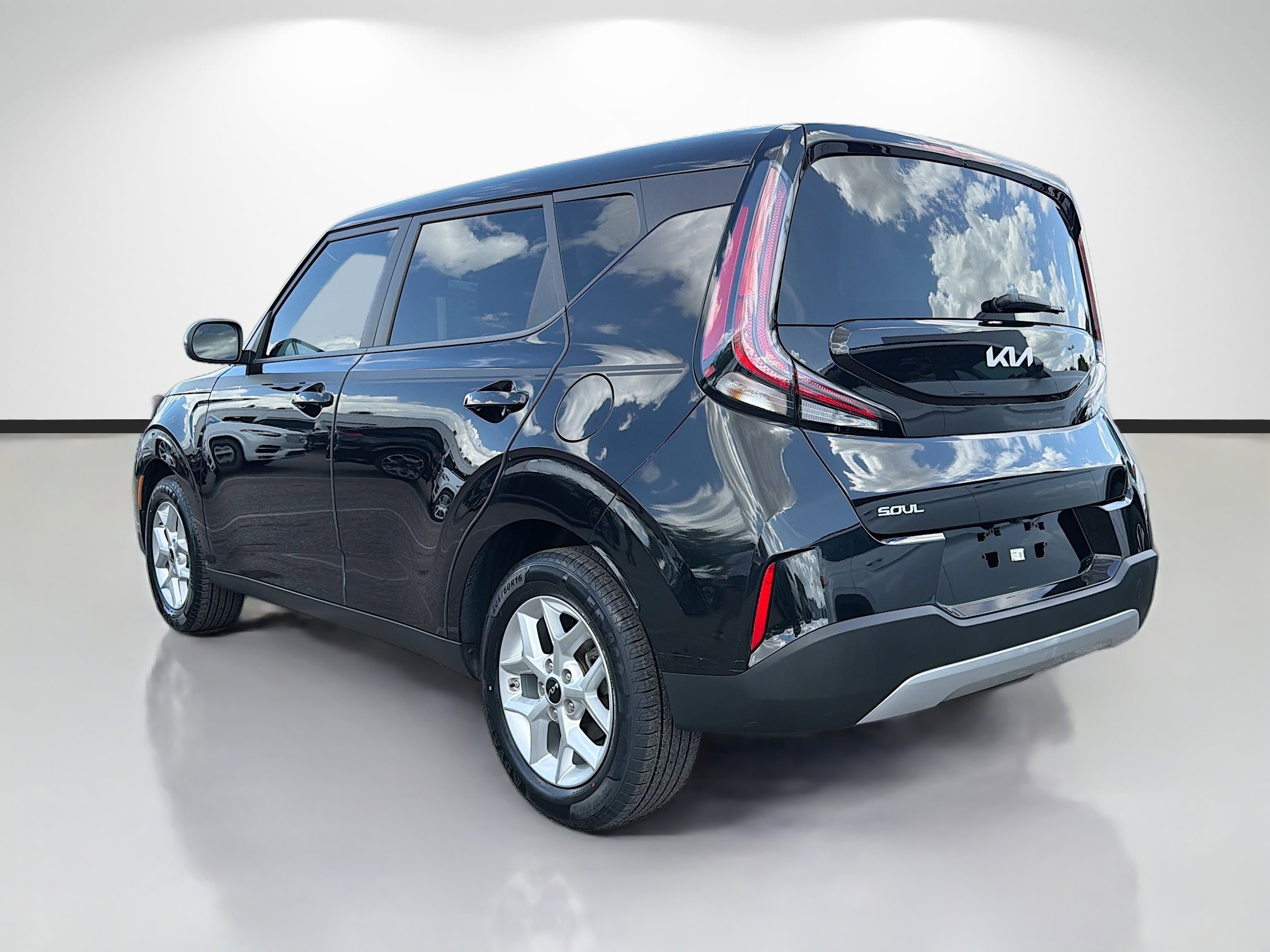 Used 2023 Kia Soul LX w/ Option Group 015 image 5