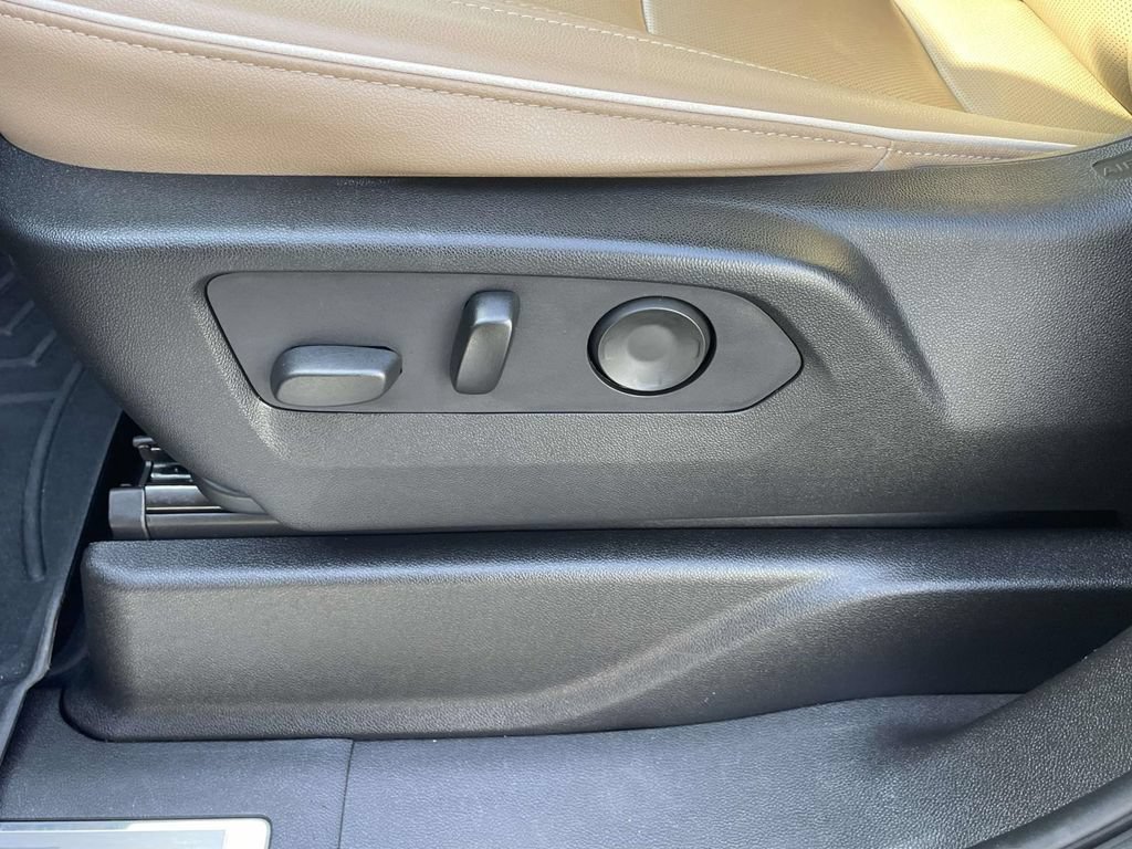 Used 2021 Chevrolet Tahoe Premier w/ Premium Package AWD/4WD image 18