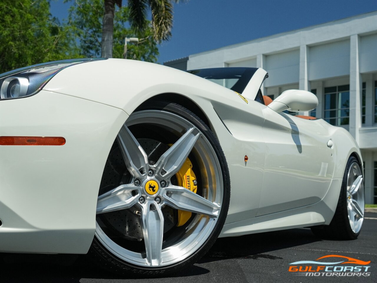 Used 2017 Ferrari California T RWD image 11