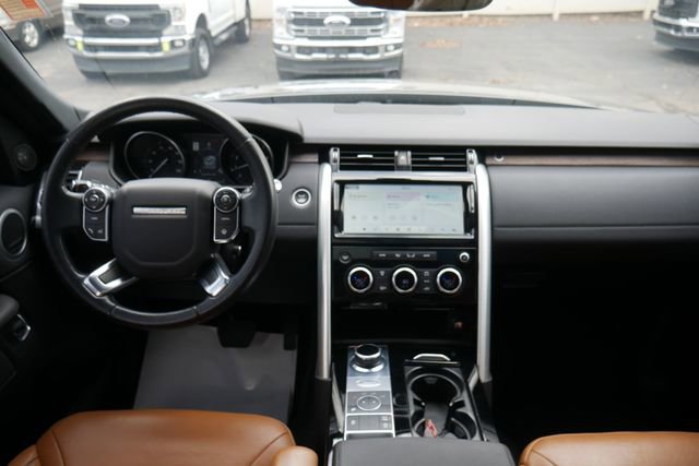 Used 2017 Land Rover Discovery HSE AWD/4WD image 6