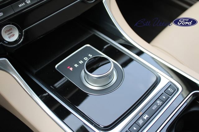 Used 2016 Jaguar XF Premium RWD image 18