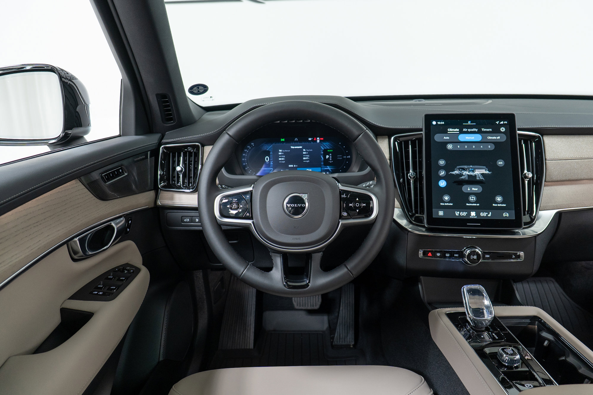 New 2026 Volvo XC90 T8 Plus w/ Protection Package Premier image 17