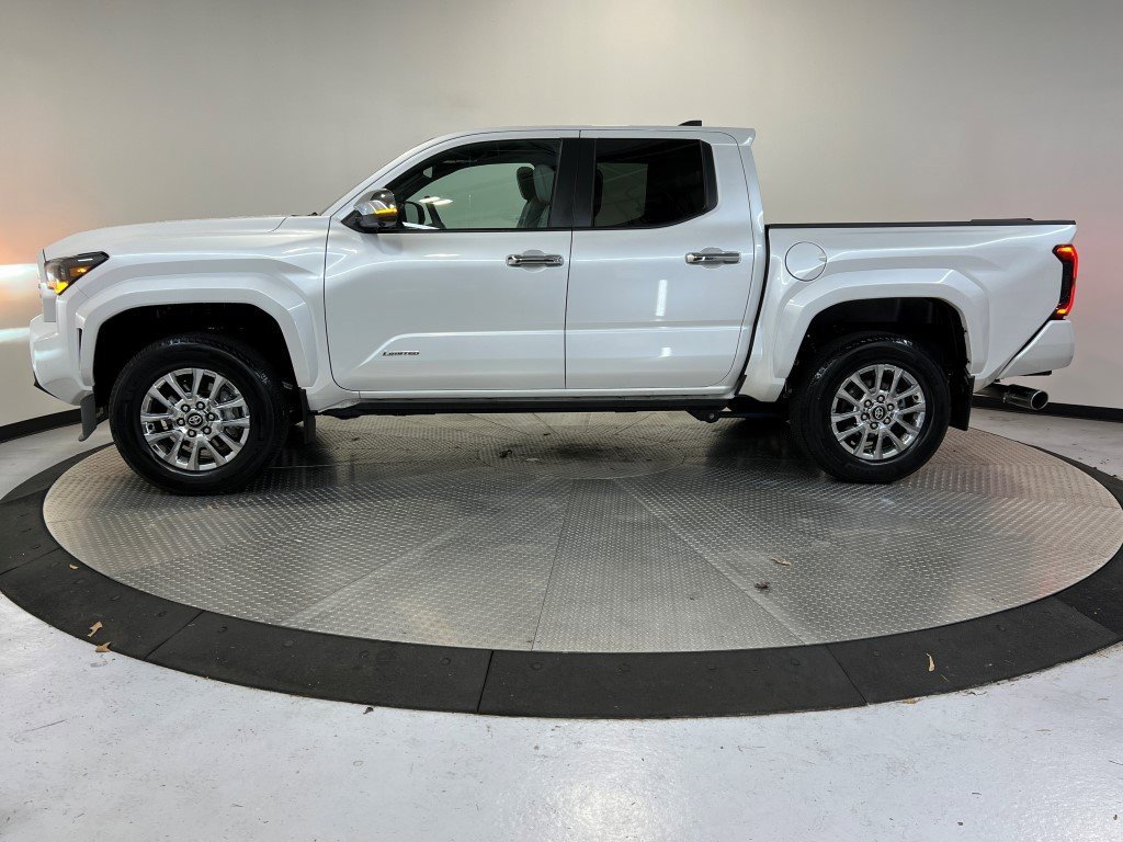 Used 2025 Toyota Tacoma Limited image 4