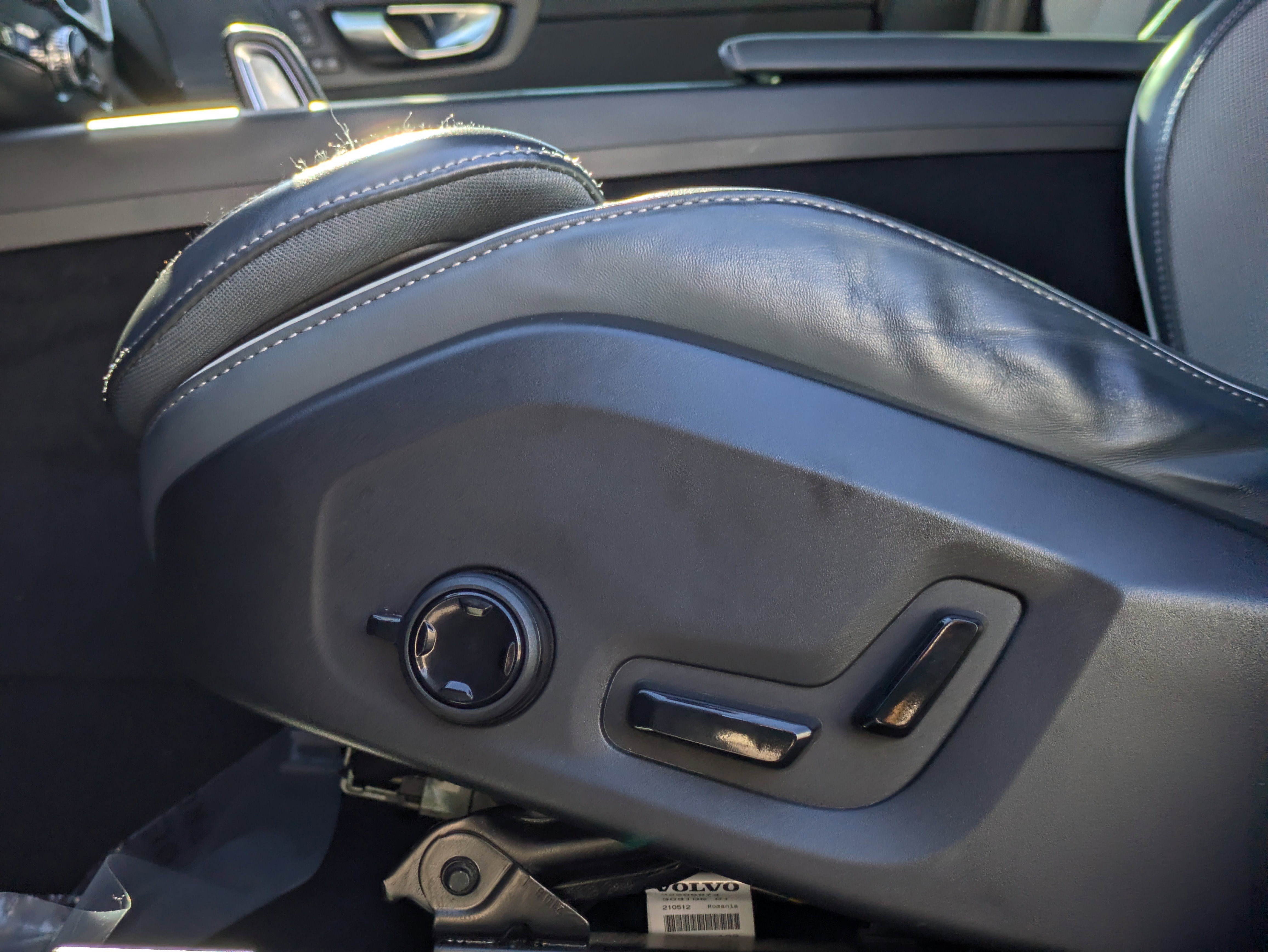 Used 2022 Volvo XC60 B5 R-Design w/ Advanced Package image 23