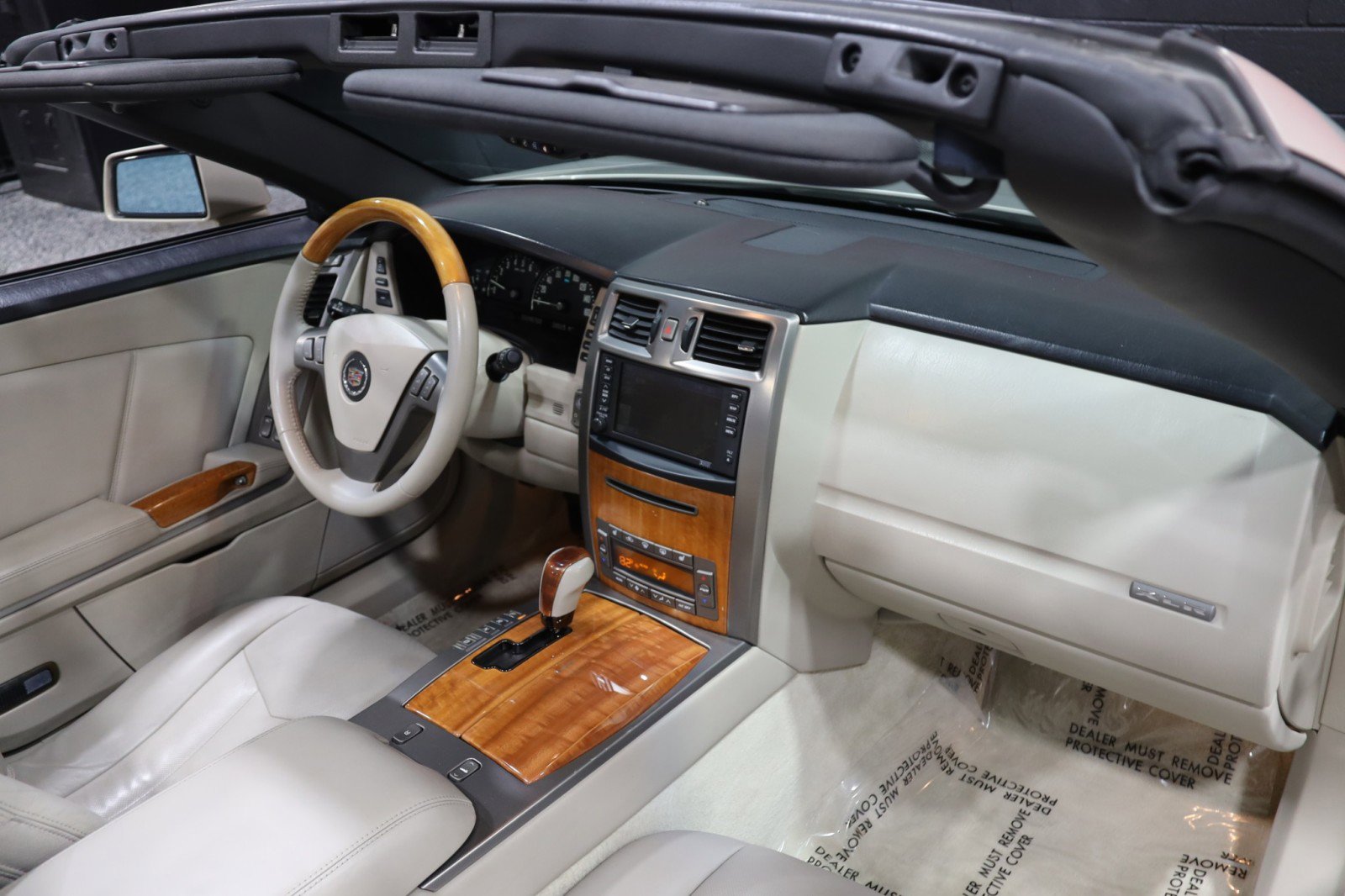 Used 2006 Cadillac XLR 2dr Convertible image 40