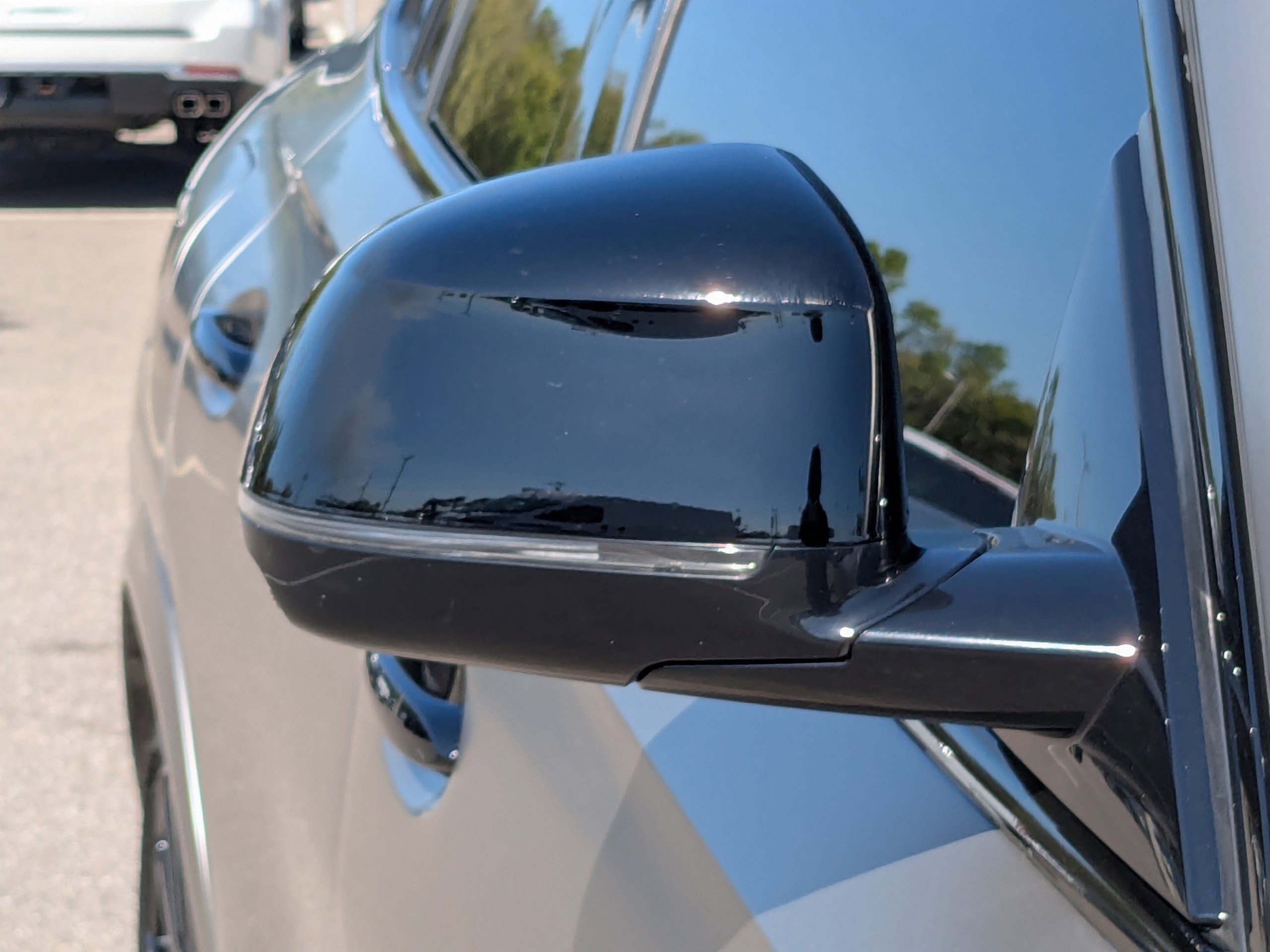 Used 2020 BMW X6 M50i w/ Executive Package image 11