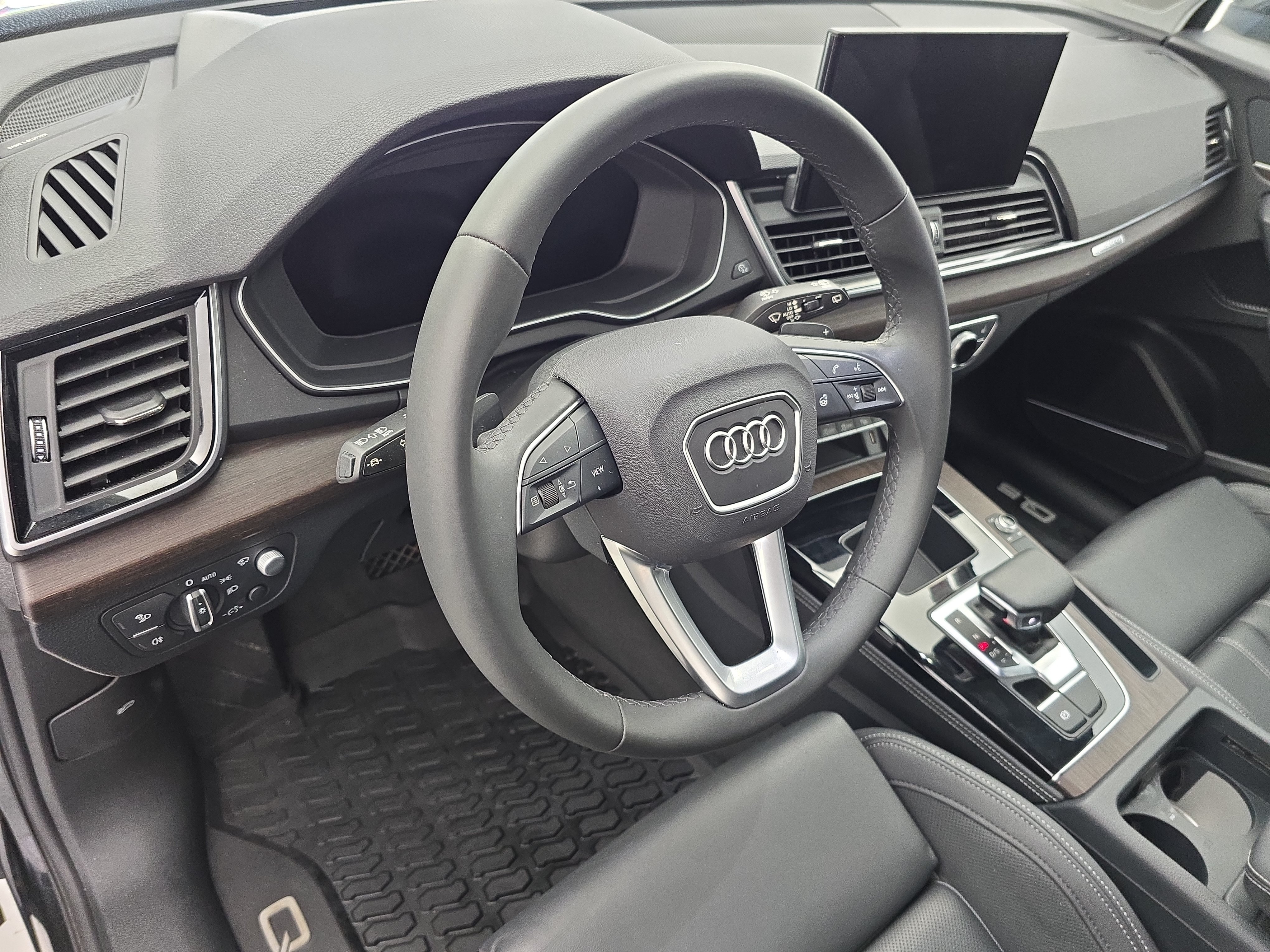 Used 2024 Audi Q5 2.0T Prestige w/ Prestige Package AWD/4WD image 16