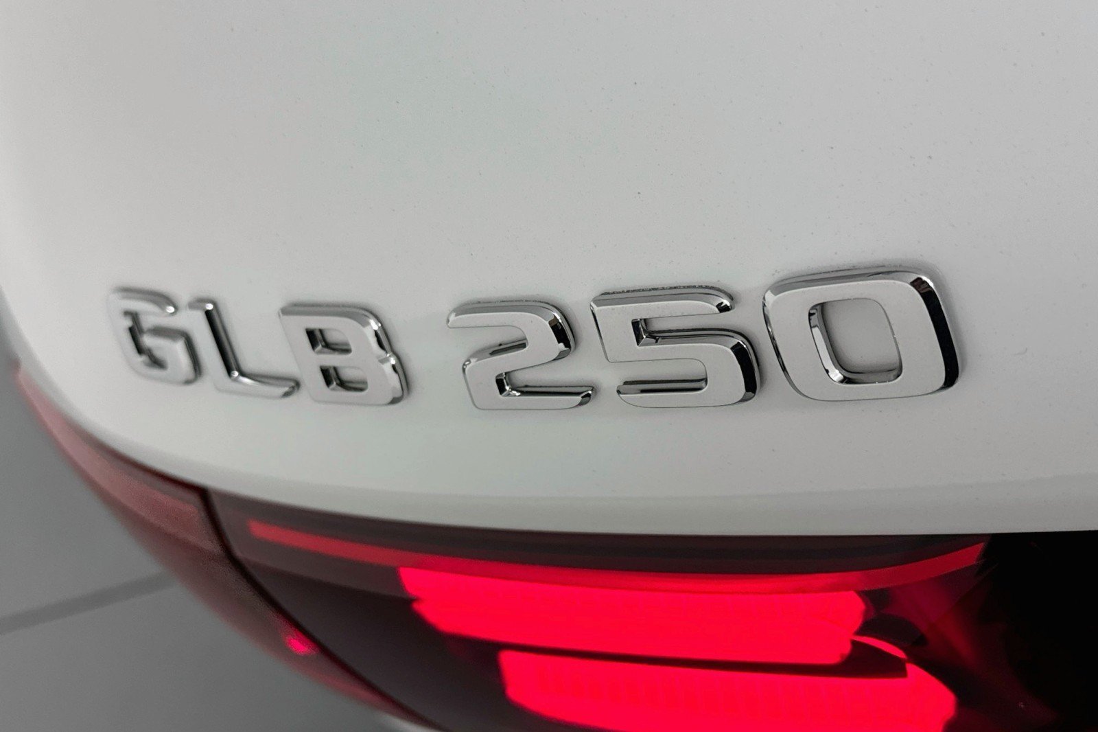 Used 2026 Mercedes-Benz GLB 250 image 9