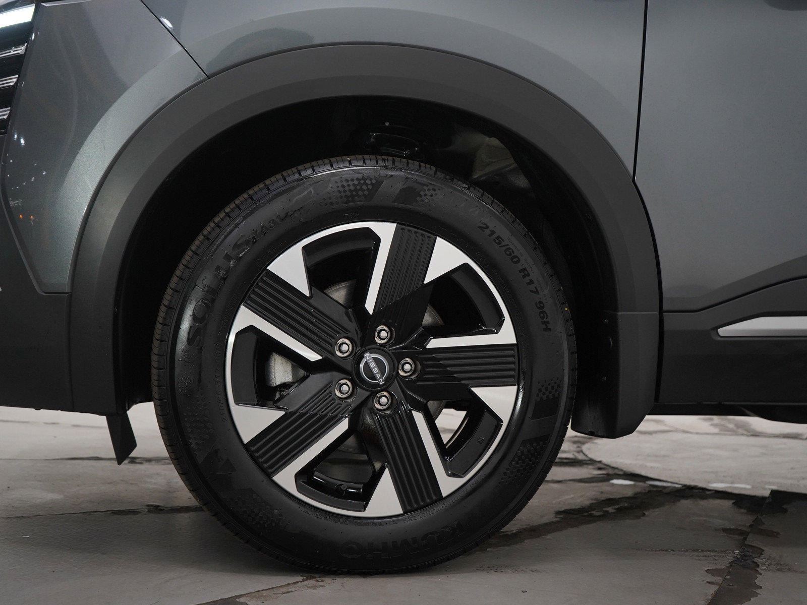 Used 2025 Nissan Kicks SV w/ SV Premium Package image 28