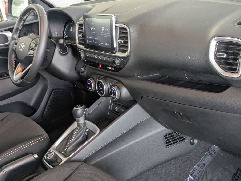 Used 2025 Hyundai Venue SEL FWD image 31
