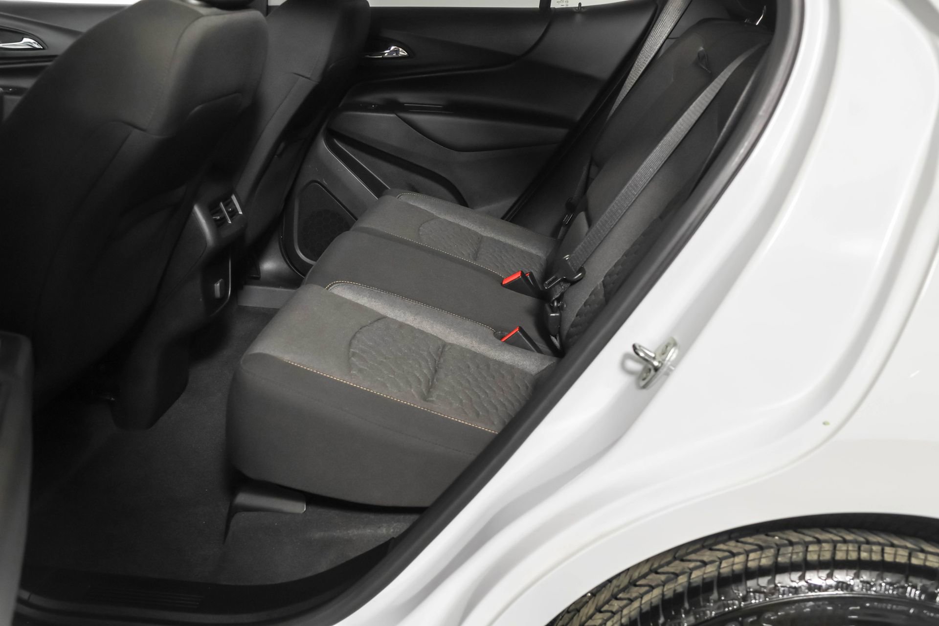 Used 2018 Chevrolet Equinox LT image 37