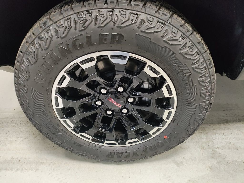 New 2026 GMC Canyon AT4 w/ AT4 Premium Package image 17
