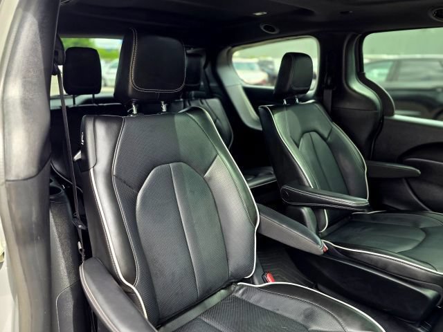 Used 2022 Chrysler Pacifica Limited w/ S Appearance Package FWD image 41