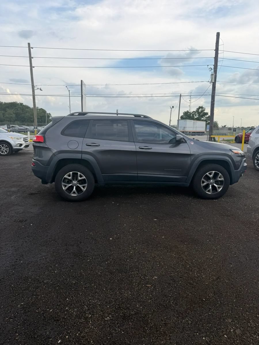 Used 2014 Jeep Cherokee Trailhawk w/ Leather Interior Group AWD/4WD image 2