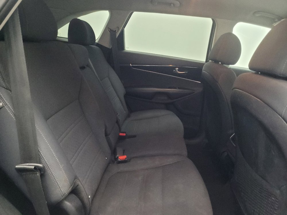 Used 2019 Kia Sorento LX w/ LX Convenience Package image 19