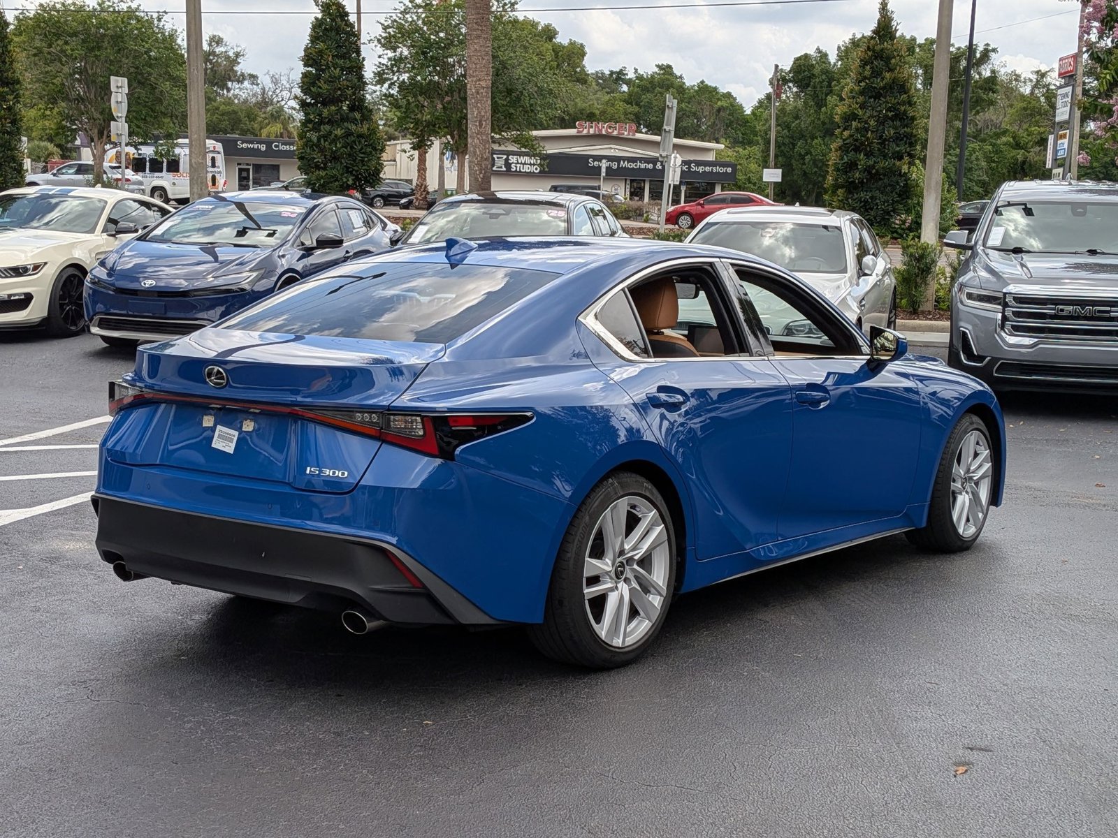 Used 2023 Lexus IS 300 w/ Comfort Package RWD image 8