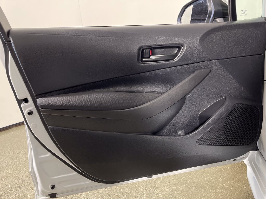 Used 2025 Toyota Corolla LE FWD image 17