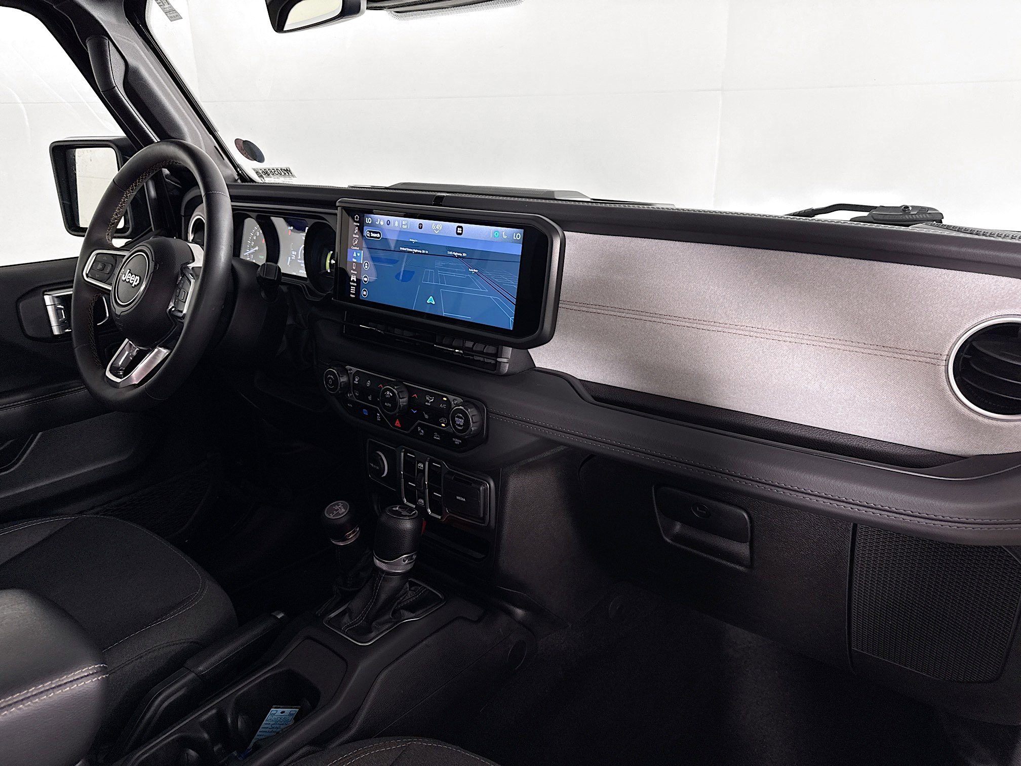 Used 2024 Jeep Wrangler Unlimited Sahara w/ Technology Group image 35