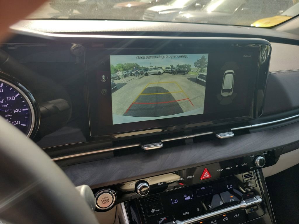 Used 2024 Kia Carnival EX FWD image 19