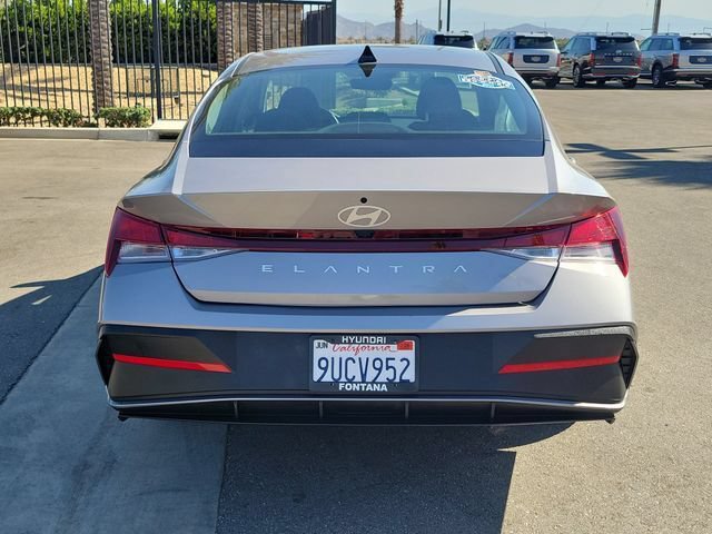 Certified 2025 Hyundai Elantra SE FWD image 32