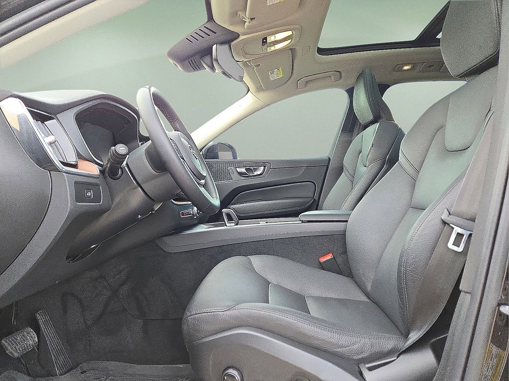 Certified 2023 Volvo XC60 B5 Plus w/ Climate Package image 24