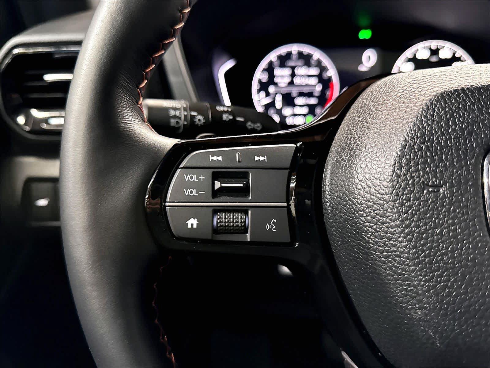 Used 2025 Honda Pilot TrailSport image 19
