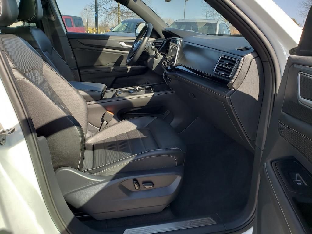 Used 2024 Volkswagen Atlas Cross Sport SEL image 22