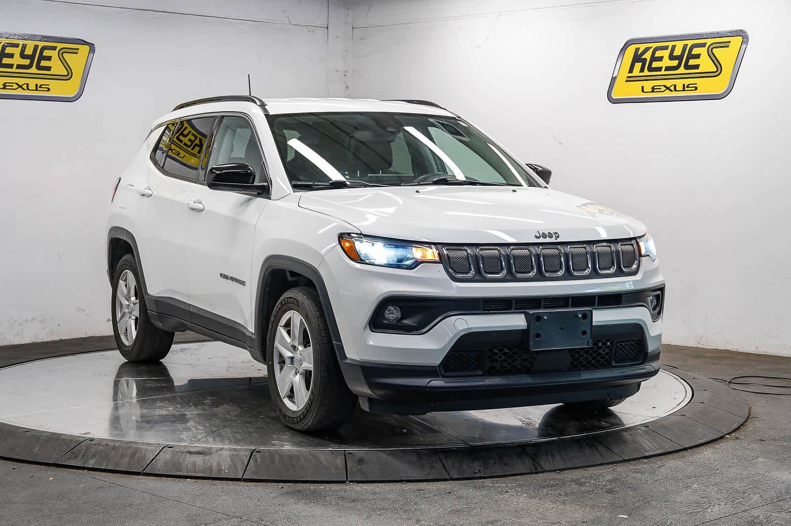 Used 2022 Jeep Compass Latitude FWD image 5