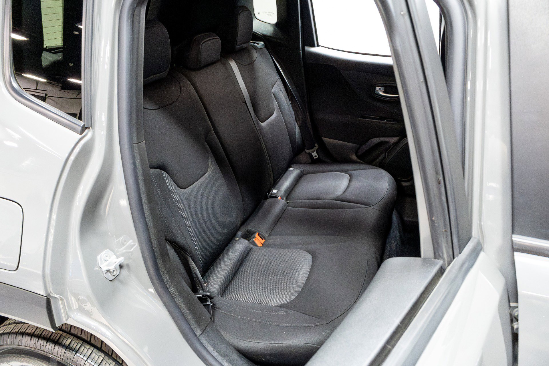 Used 2020 Jeep Renegade Sport image 29