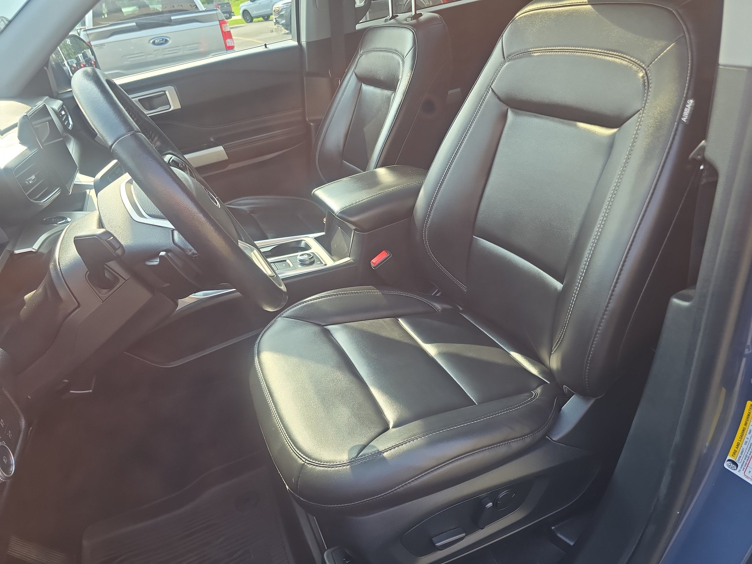 Used 2021 Ford Explorer XLT w/ Equipment Group 202A AWD/4WD image 9