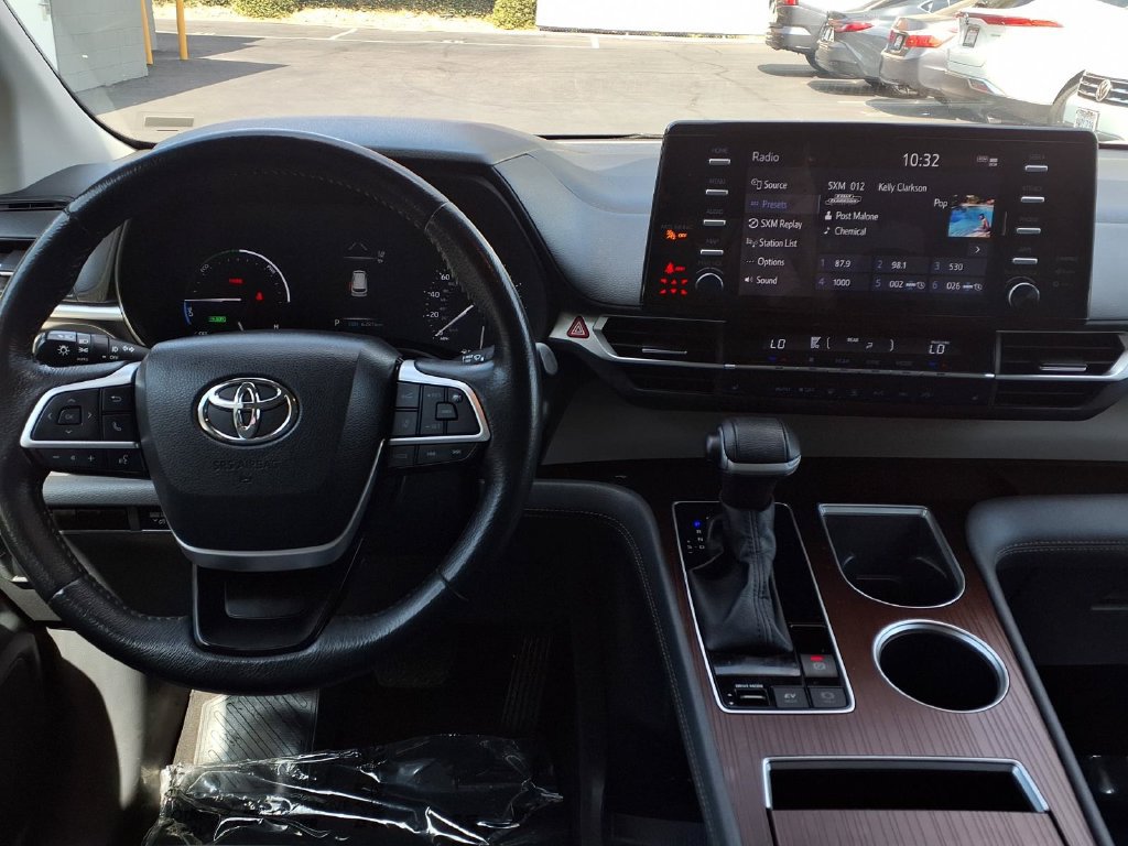 Certified 2024 Toyota Sienna XLE FWD image 31