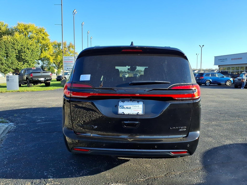 New 2027 Chrysler Pacifica Limited w/ Family Tech Group AWD/4WD image 6