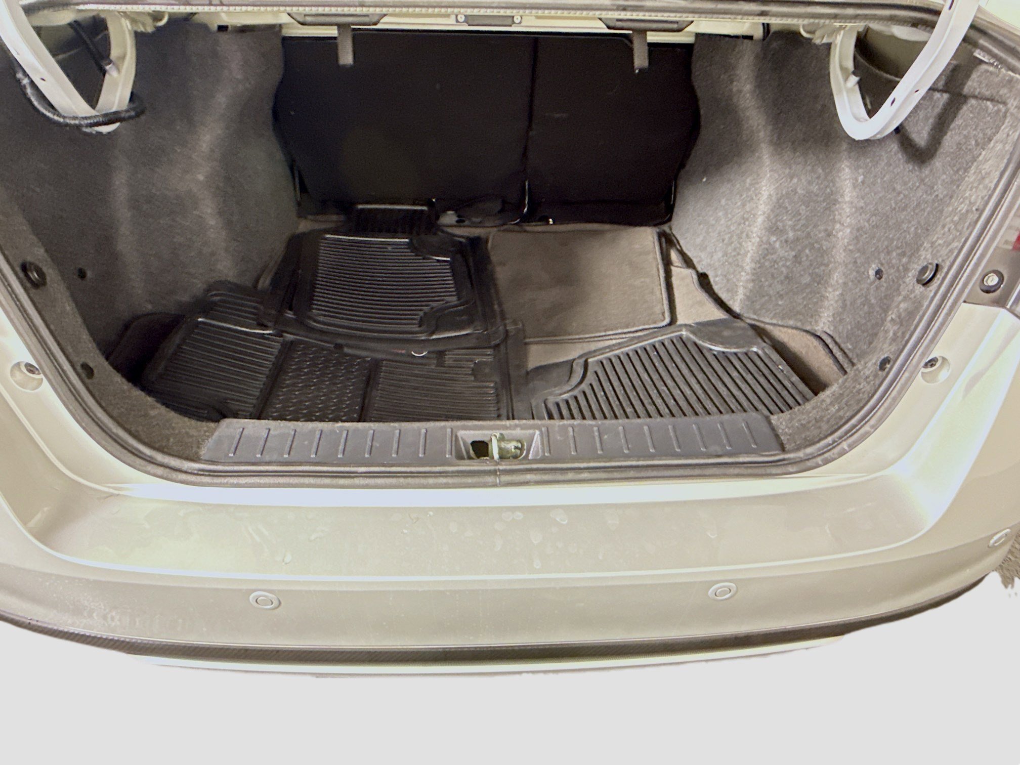 Used 2024 Nissan Versa SV w/ Trunk Package image 35