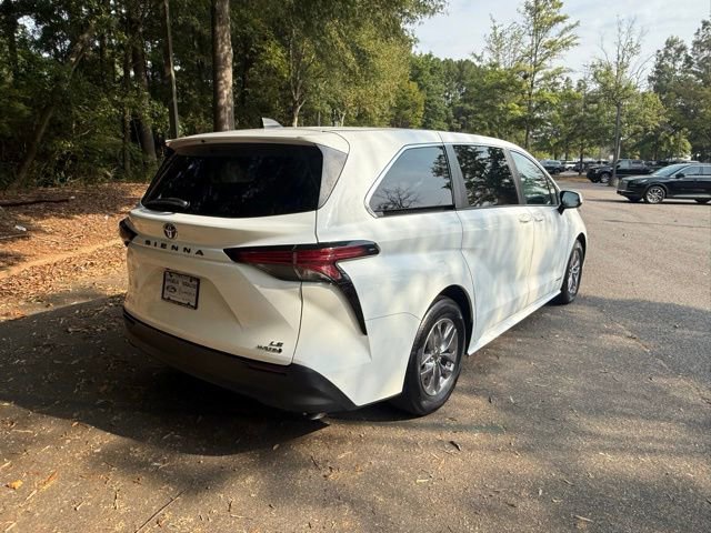 Used 2021 Toyota Sienna LE image 18