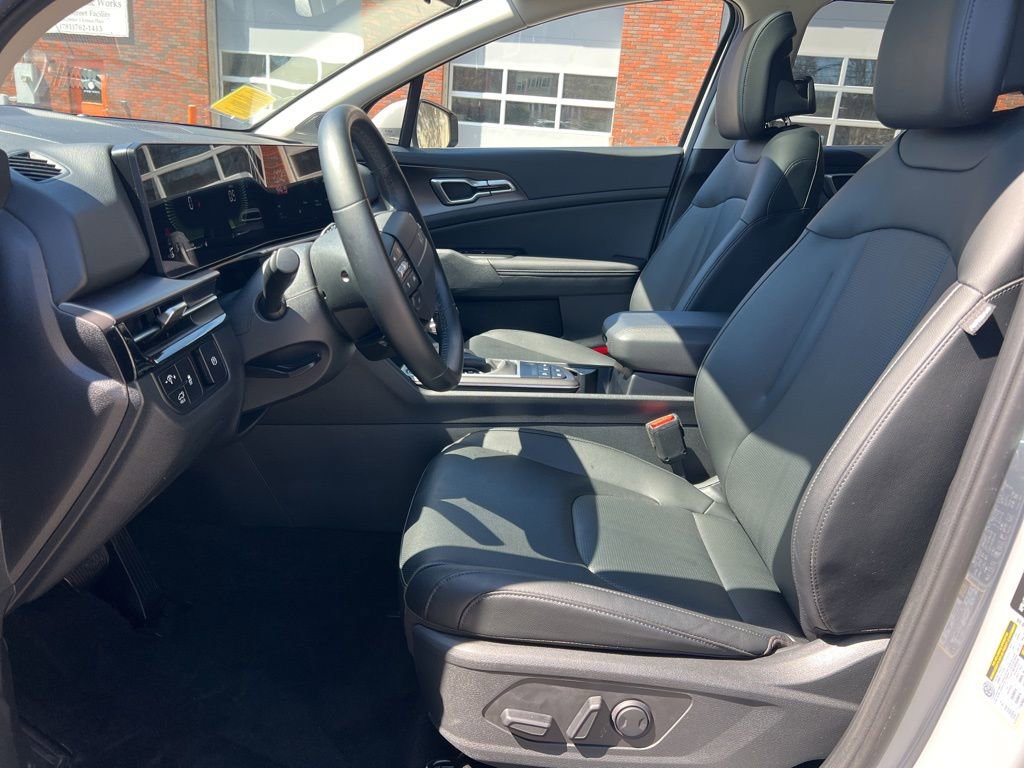 Certified 2026 Kia Sportage EX w/ EX Panorama Roof Package image 14