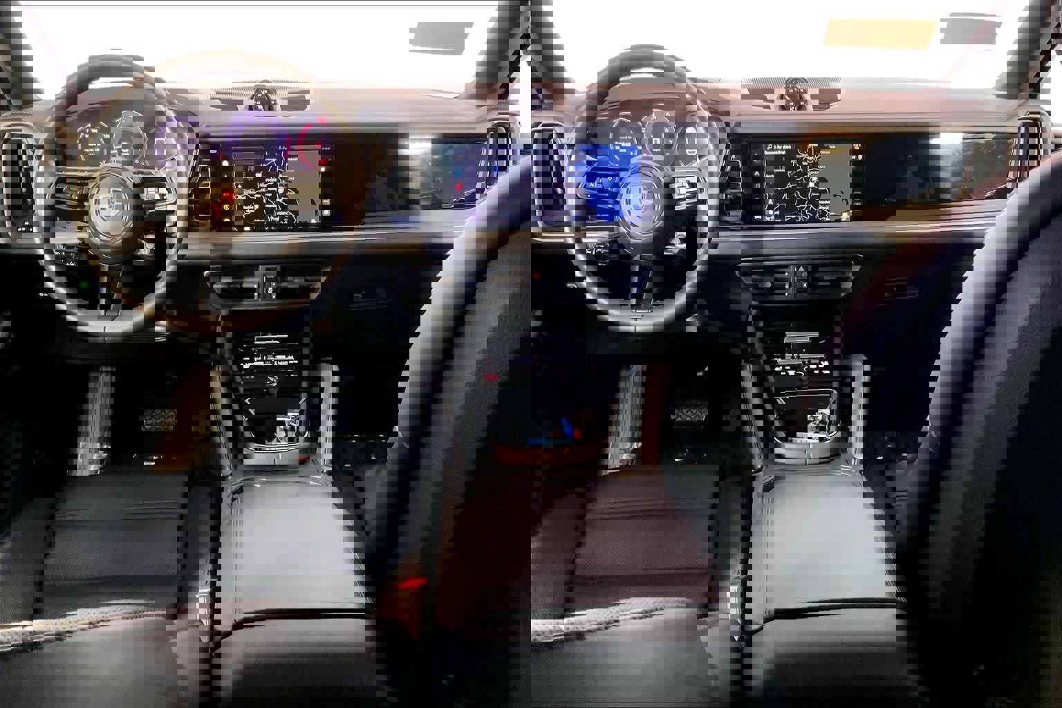 Used 2024 Porsche Cayenne Coupe image 14