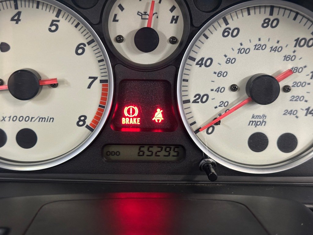 Used 2004 MAZDA MX-5 Miata LS RWD image 3