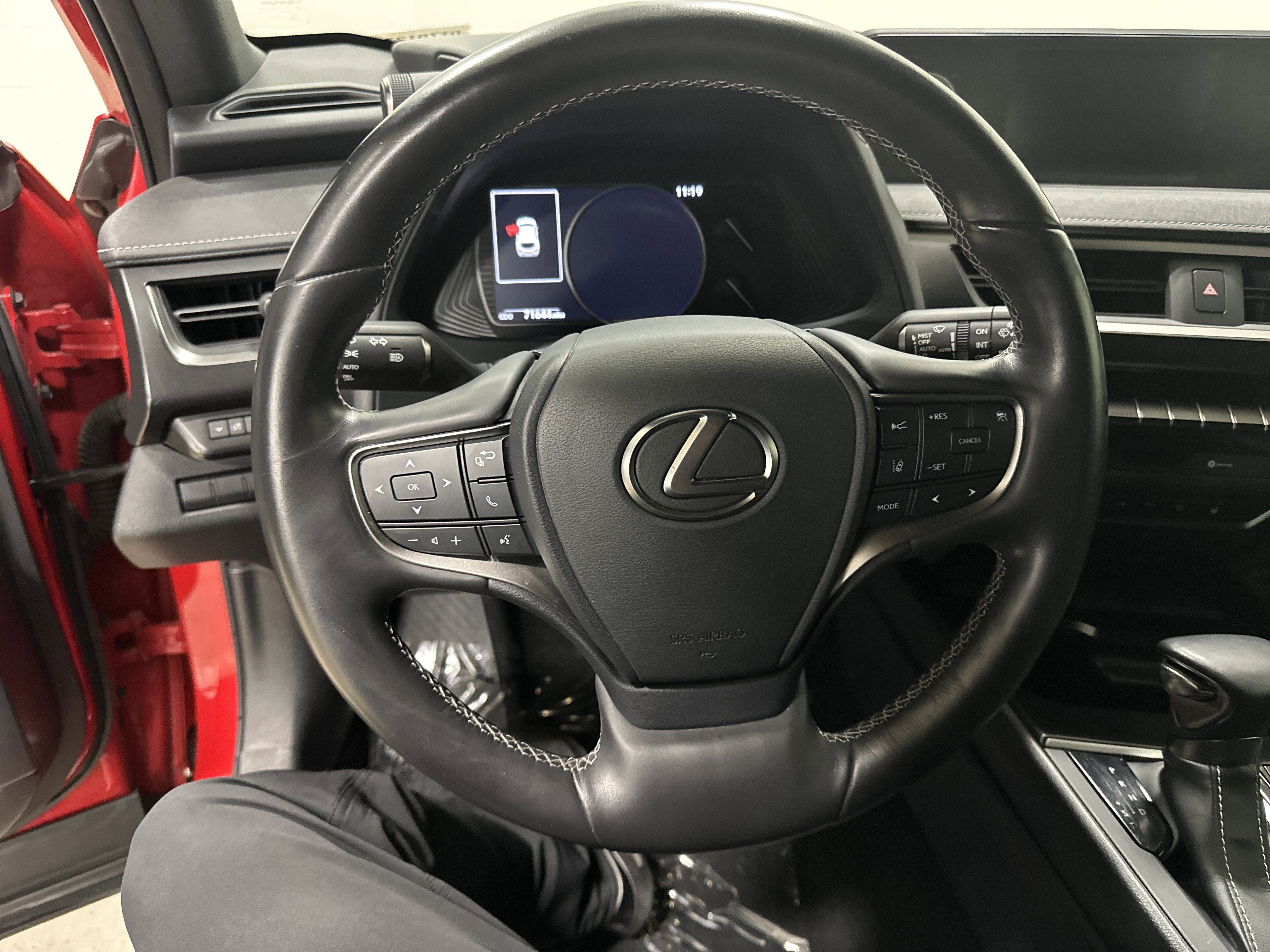 Used 2019 Lexus UX 250h w/ Premium Package image 18