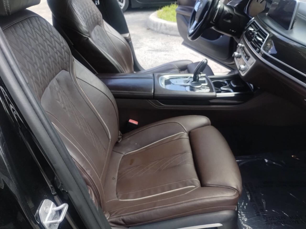 Used 2016 BMW 750i image 29