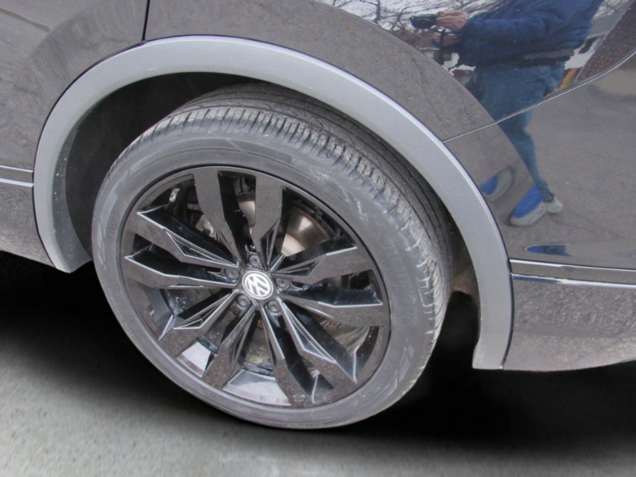 Used 2021 Volkswagen Tiguan SE R-Line image 37