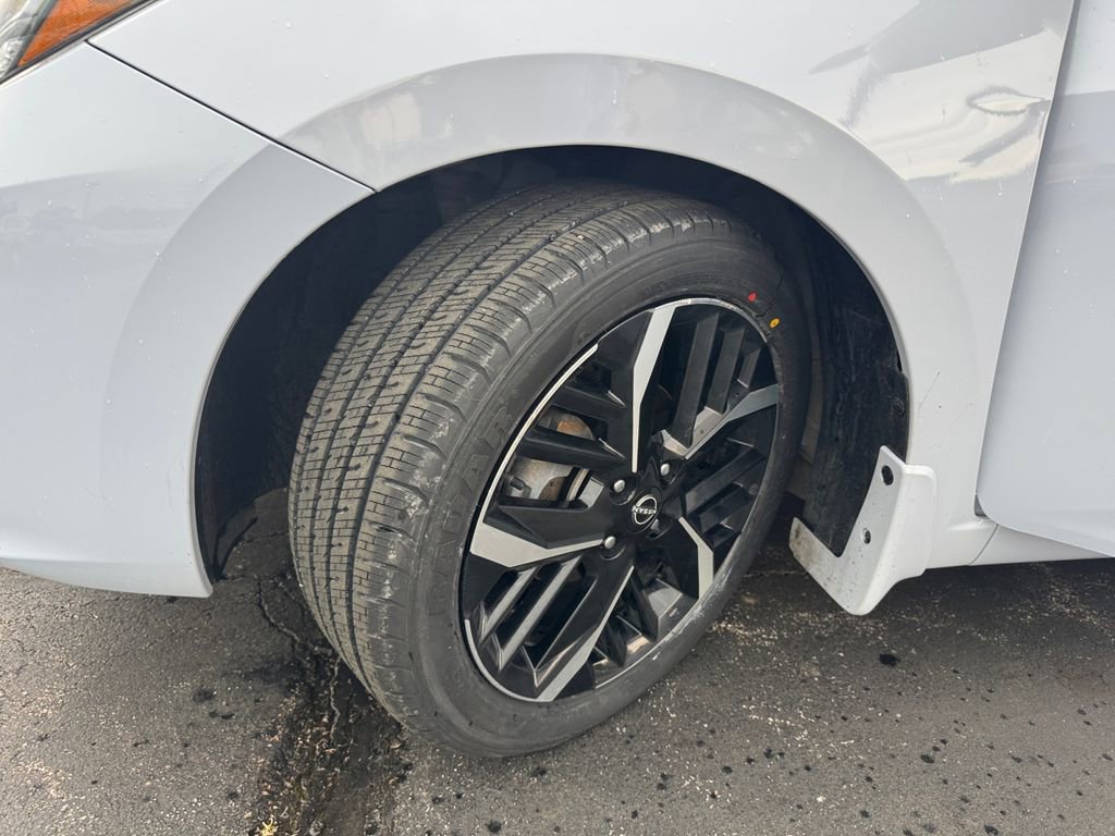 Used 2024 Nissan Versa SR w/ Trunk Package image 25