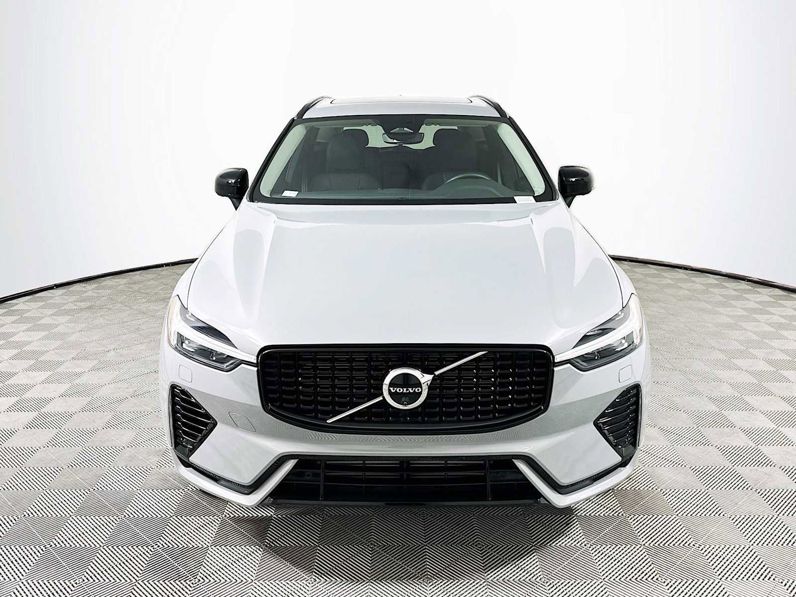 Used 2025 Volvo XC60 T8 Plus w/ Protection Package Premier image 2