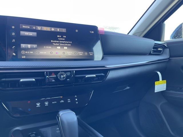 New 2025 Nissan Kicks SR image 18