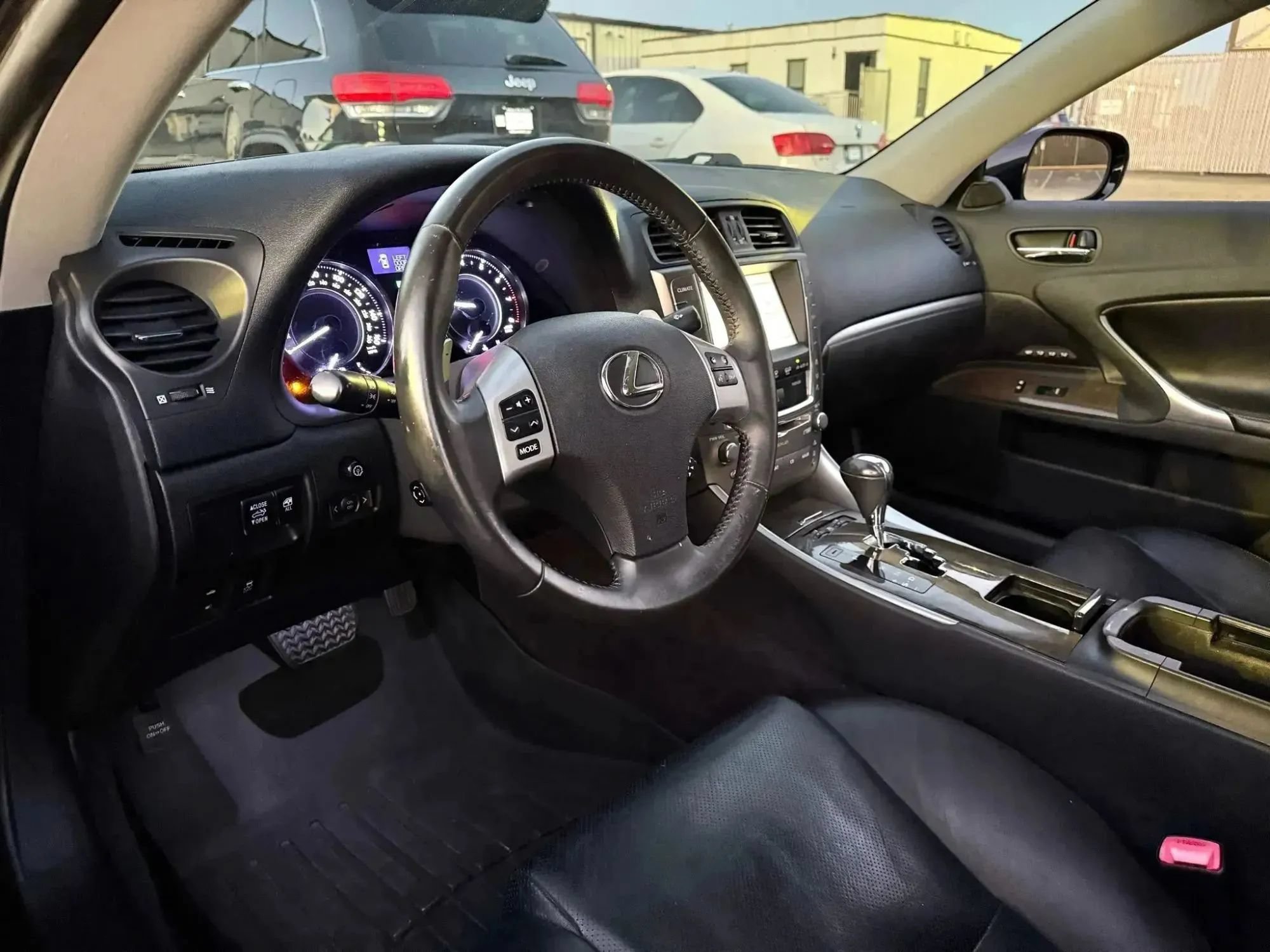Used 2012 Lexus IS 350C w/ Luxury Pkg RWD image 17
