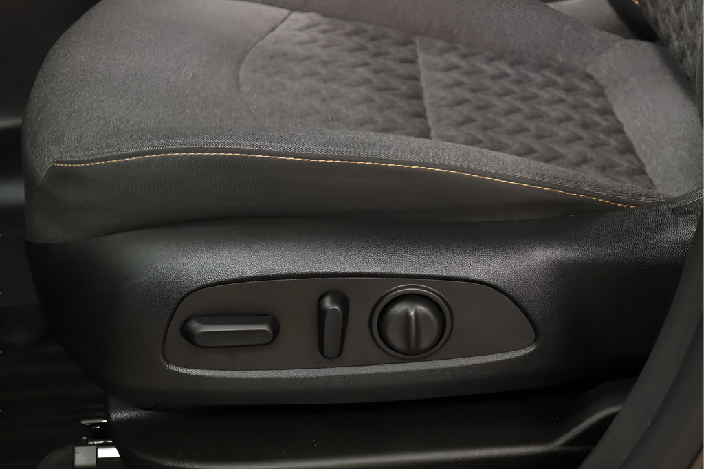 Used 2024 Chevrolet Equinox LT w/ LPO, Floor Liner Package FWD image 20