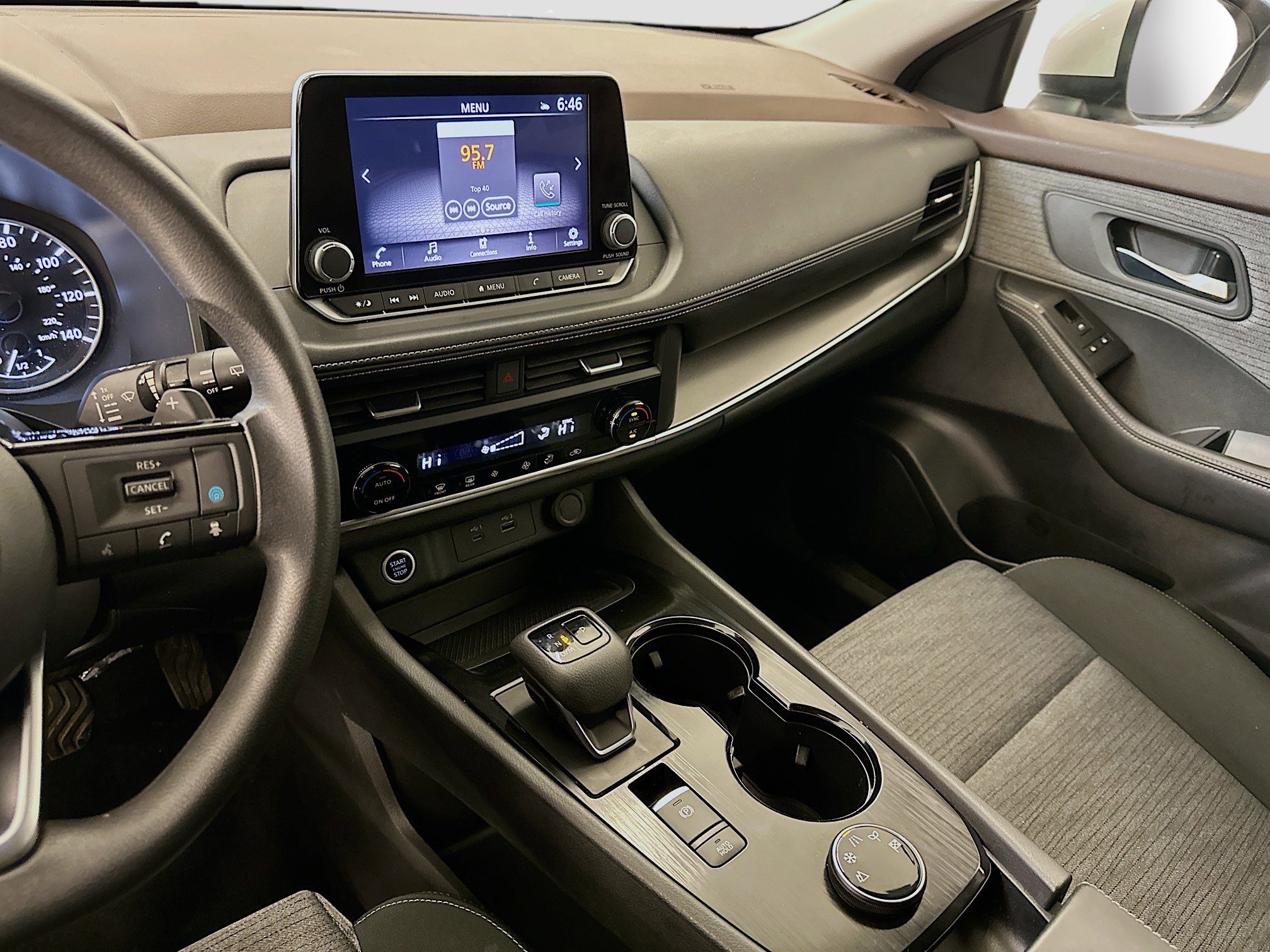 Used 2023 Nissan Rogue SV image 25